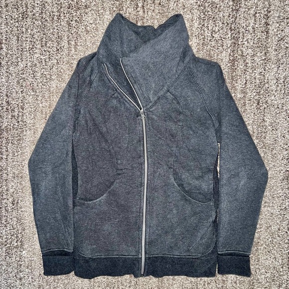 Lululemon Athletica Full Zip Cozy Cuddle Up Jacket in Heathered Gray - Picture 1 of 11